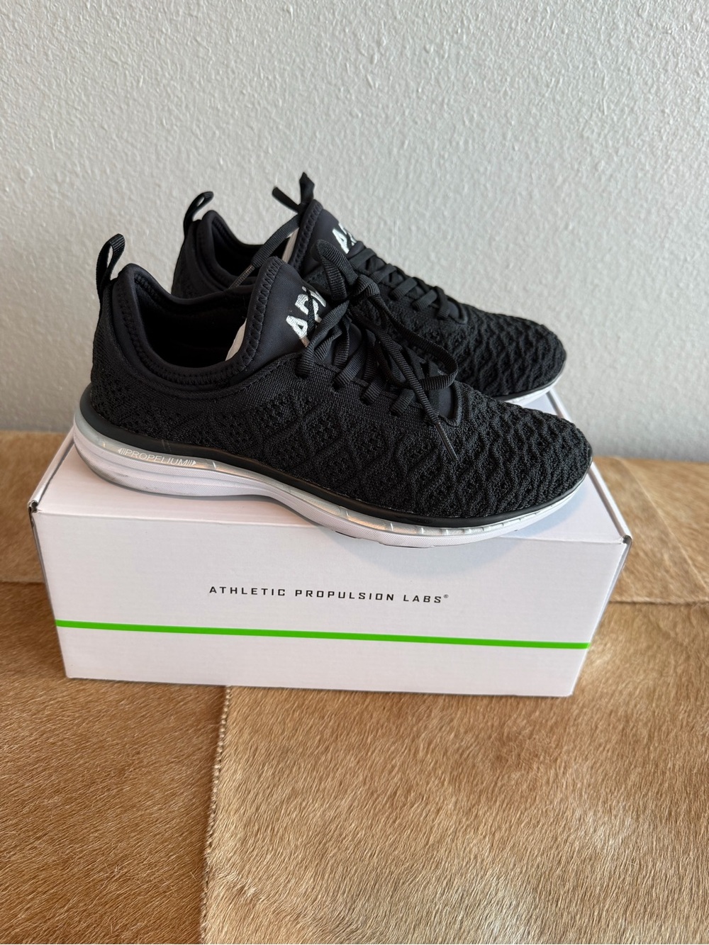 APL WOMEN’S TECHLOOM PHANTOM-BLACK/METALLIC SILVER-SIZE 7.5 -WORN ONCE IN BOX